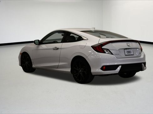 Used 2020 Honda Civic Touring image 3