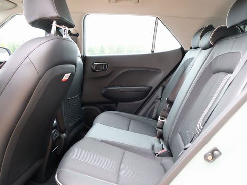 New 2025 Hyundai Venue Limited image 18