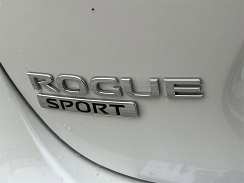 Certified 2022 Nissan Rogue Sport SL image 7