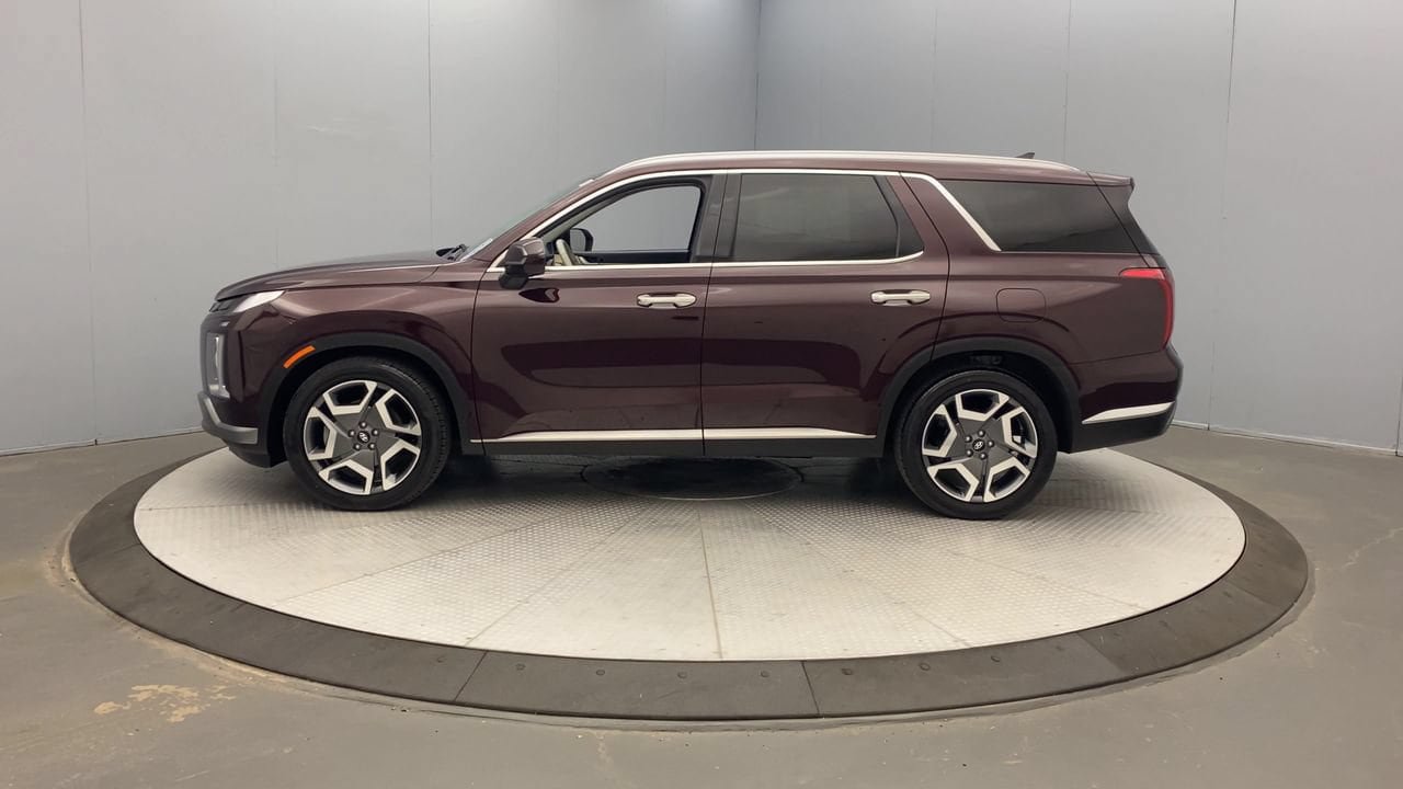 Used 2024 Hyundai Palisade Limited AWD/4WD image 2