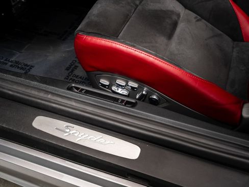 Certified 2021 Porsche 718 Boxster Spyder image 28