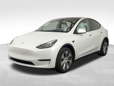 Used 2022 Tesla Model Y Long Range image 2