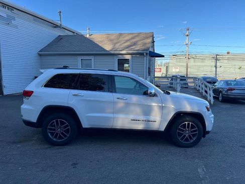 Used 2019 Jeep Grand Cherokee Limited w/ Luxury Group II AWD/4WD image 4