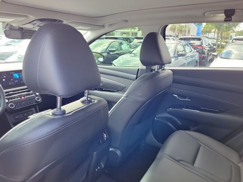 Used 2025 Hyundai Tucson Limited FWD image 12