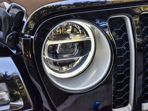 Used 2022 Jeep Wrangler Unlimited Sahara image 8