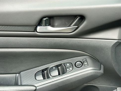 Used 2025 Nissan Altima 2.5 SV image 21