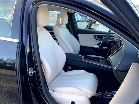 Used 2025 Mercedes-Benz E 350 4MATIC Sedan image 7