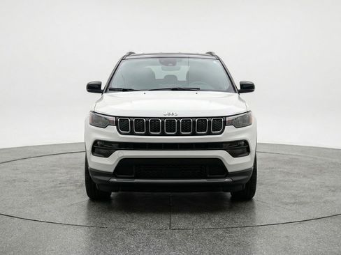 Used 2025 Jeep Compass Limited AWD/4WD image 2