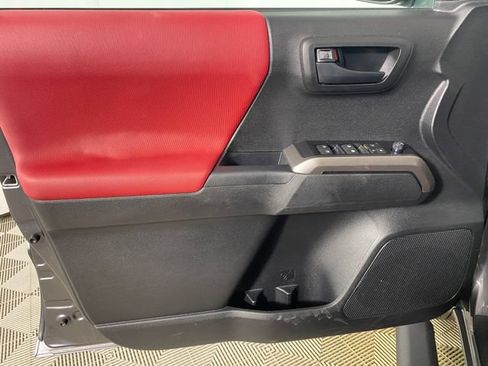 Certified 2023 Toyota Tacoma SR5 AWD/4WD image 18
