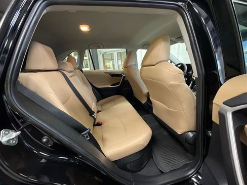 Used 2021 Toyota RAV4 LE image 22