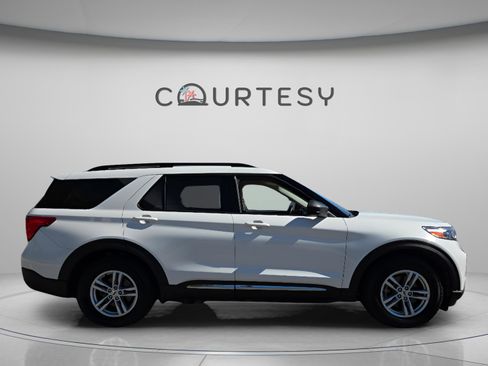 Used 2021 Ford Explorer XLT w/ Class III Trailer Tow Package image 6