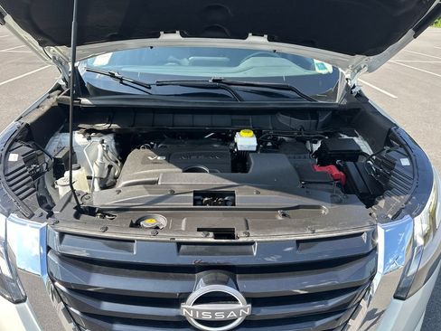 Used 2023 Nissan Pathfinder SL AWD/4WD image 11