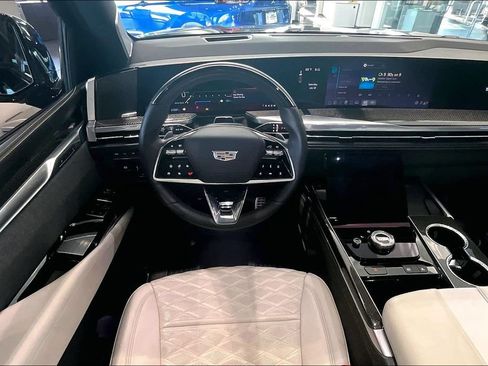 Used 2025 Cadillac Escalade V AWD/4WD image 8