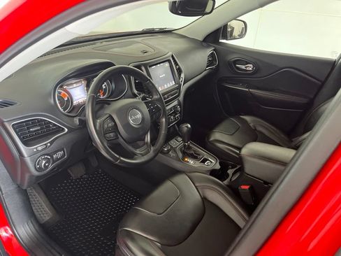 Used 2019 Jeep Cherokee Trailhawk AWD/4WD image 25