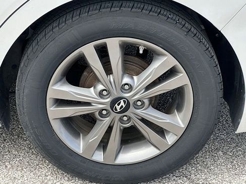 Used 2017 Hyundai Elantra SE FWD image 30