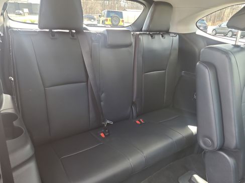 Certified 2025 Toyota Highlander XLE image 29