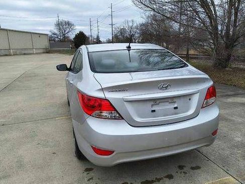 Used 2017 Hyundai Accent SE FWD image 2