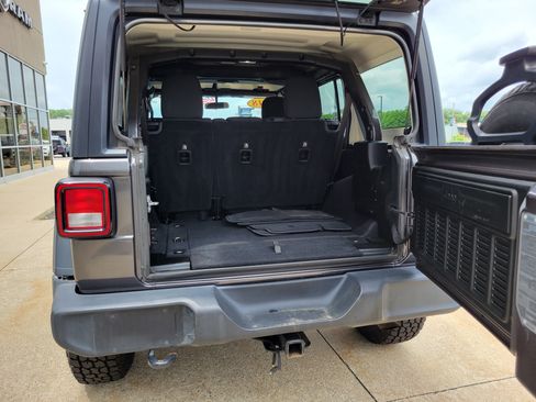 Used 2018 Jeep Wrangler Unlimited Sport S AWD/4WD image 19