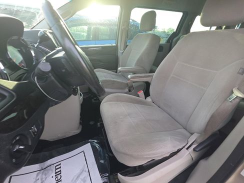 Used 2012 Dodge Grand Caravan American Value Package w/ UConnect Hands-Free Group image 6