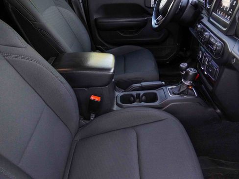 Used 2019 Jeep Wrangler Unlimited Sport S image 12