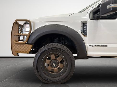 Used 2021 Ford F250 Platinum AWD/4WD image 2