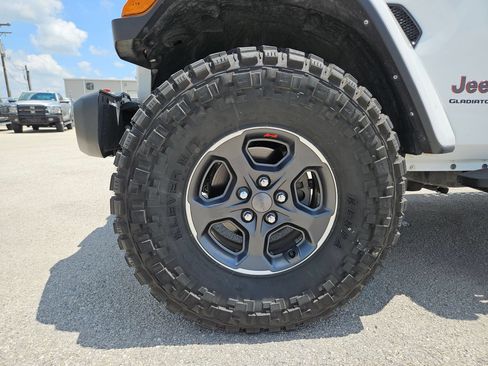 Used 2023 Jeep Gladiator Rubicon w/ LED Lighting Group AWD/4WD image 31