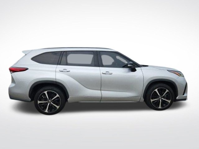 Used 2022 Toyota Highlander XSE FWD image 13