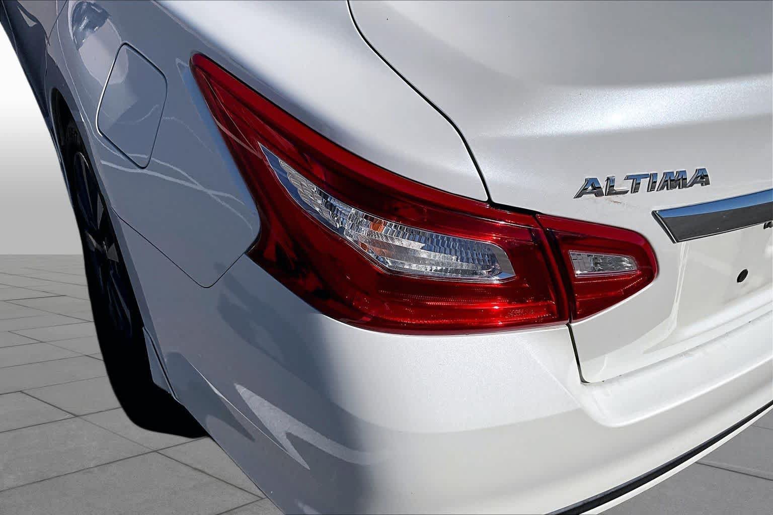 Used 2017 Nissan Altima 2.5 SV FWD image 29