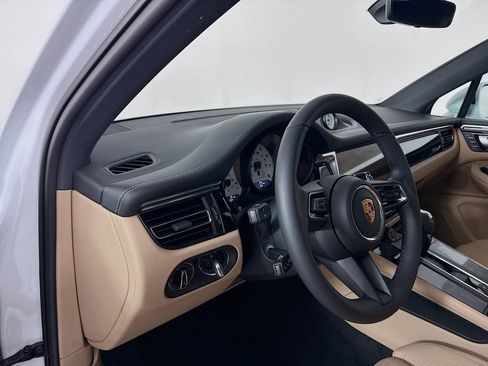 New 2026 Porsche Macan image 4