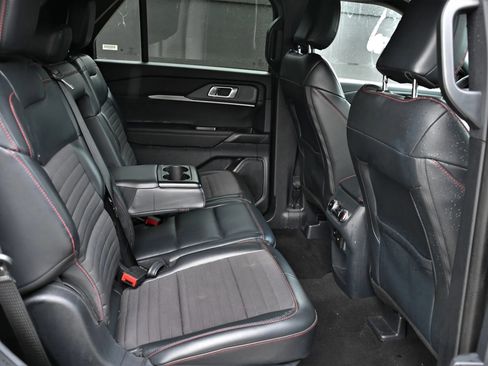 Used 2025 Ford Explorer ST-Line w/ ST-Line Street Pack AWD/4WD image 14
