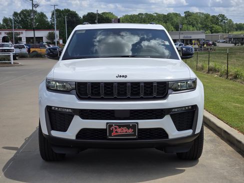 New 2026 Jeep Grand Cherokee Limited w/ Limited Altitude Package RWD image 2