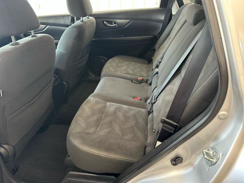 Used 2016 Nissan Rogue S AWD/4WD image 12