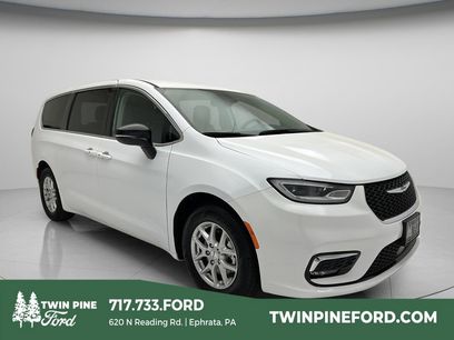 Used 2024 Chrysler Pacifica Touring-L