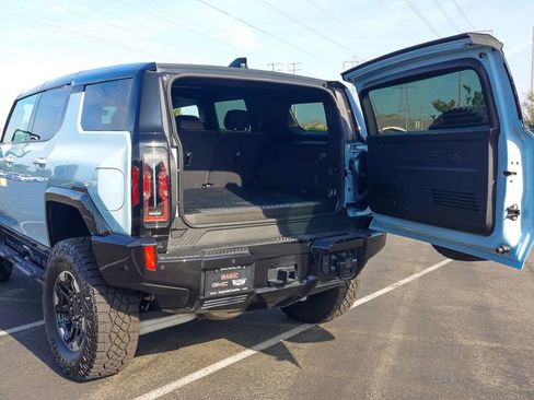 Used 2025 GMC Hummer EV 2X w/ Extreme Off-Road Package image 16