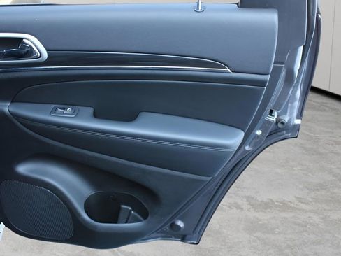 Used 2021 Jeep Grand Cherokee Limited image 24