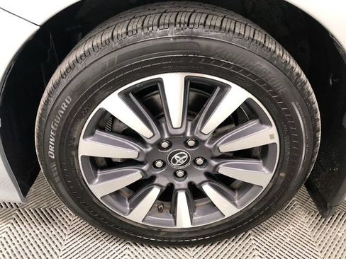 Used 2019 Toyota Sienna Limited Premium AWD/4WD image 29