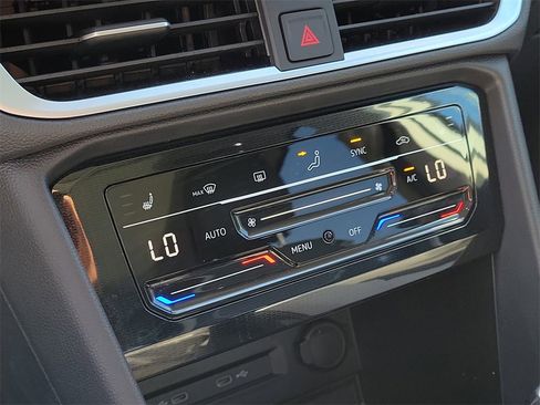 Certified 2025 Volkswagen Taos SE image 24