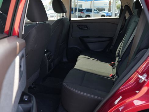 Used 2023 Nissan Rogue S image 16