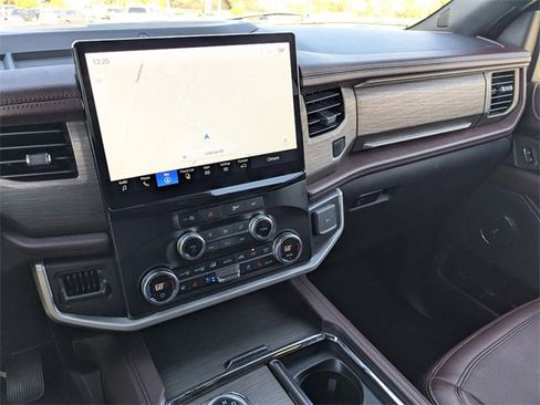 Used 2024 Ford Expedition Limited image 24
