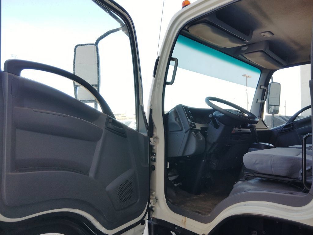 Used 2020 Isuzu NPR RWD image 19