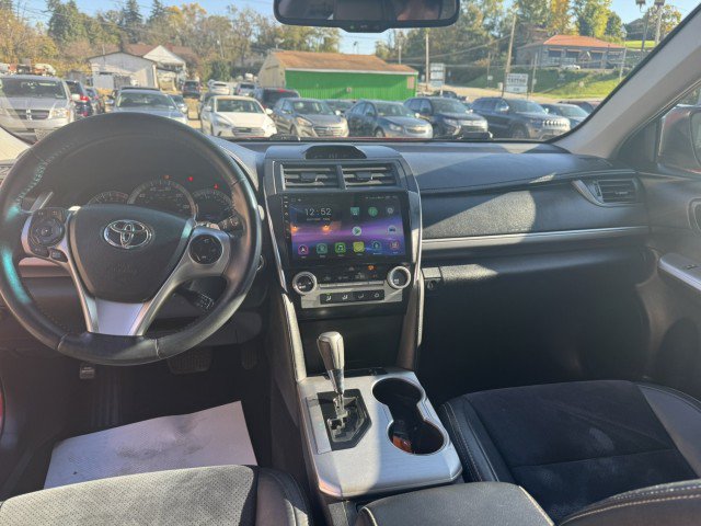 Used 2014 Toyota Camry SE w/ Leather Package FWD image 12