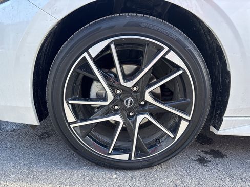 Used 2025 Nissan Sentra SR w/ SR Premium Package image 13