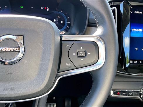 Used 2024 Volvo XC40 B5 Core image 18