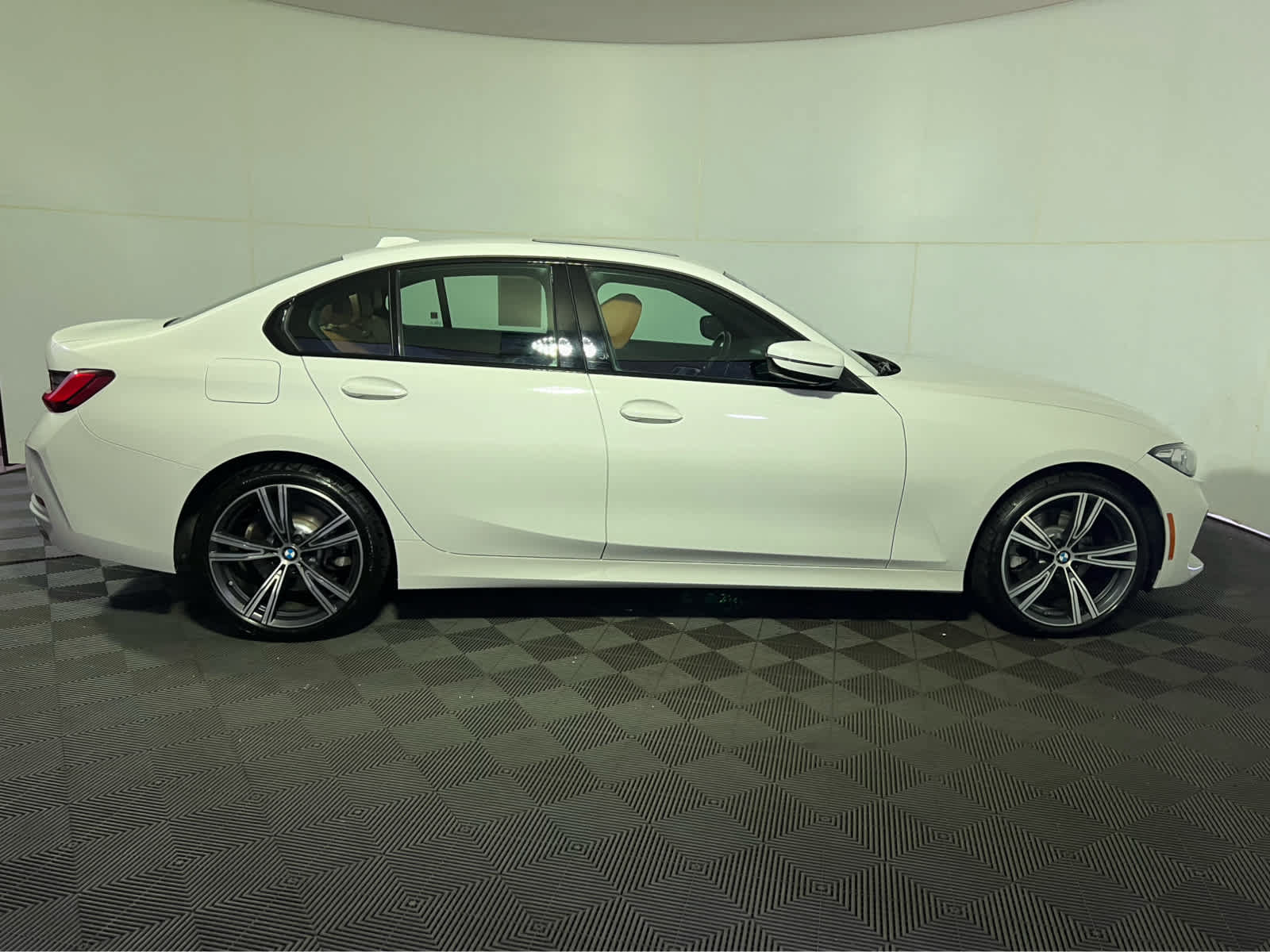 Used 2023 BMW 330i xDrive Sedan w/ Premium Package AWD/4WD image 8