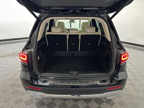 Used 2023 Mercedes-Benz GLB 250 4MATIC w/ Premium Package image 19