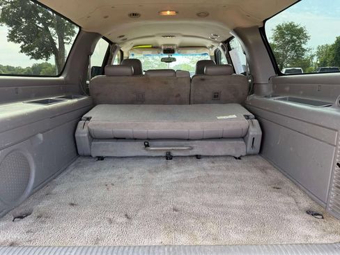 Used 2003 Chevrolet Suburban 2500 LT w/ LT Preferred Equipment Group AWD/4WD image 9