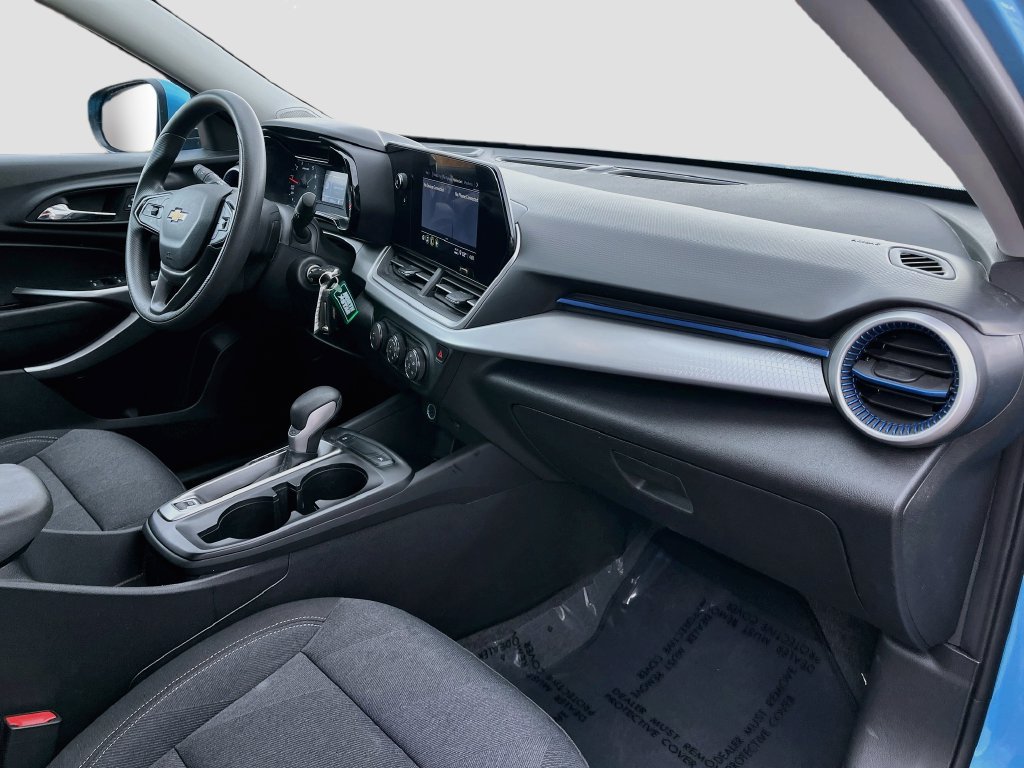 Used 2025 Chevrolet Trax LS w/ LS Convenience Package FWD image 27