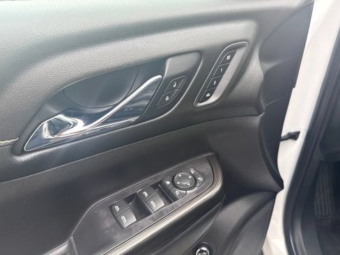 Used 2020 GMC Acadia SLT w/ Driver Alert Package II FWD image 7