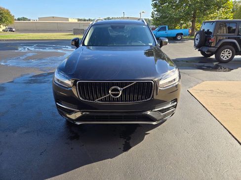 Used 2018 Volvo XC90 T5 Momentum image 3