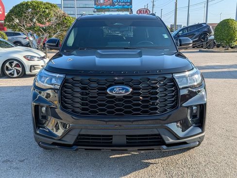 Used 2025 Ford Explorer ST RWD image 6